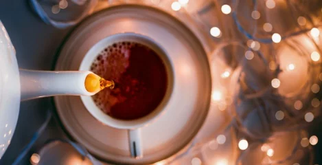 Čaji z vsega sveta – praznična zgodba v vsaki skodelici!