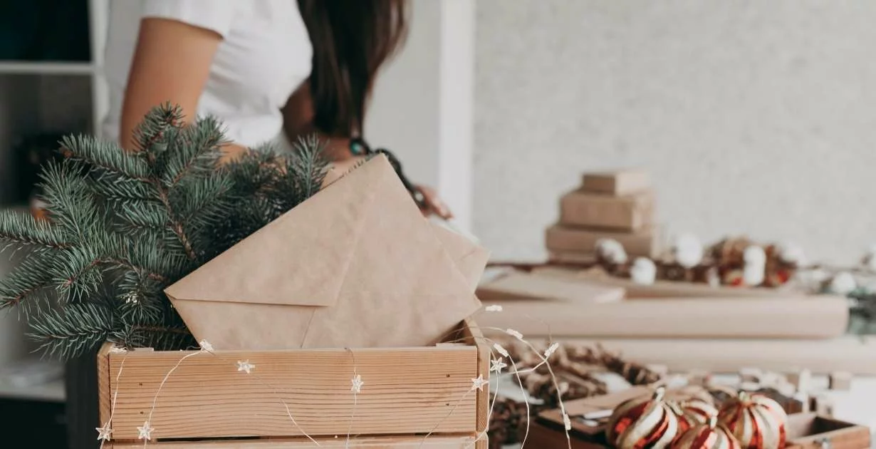 Ne potrebujemo več, temveč bolj trajnostne izbire! Predstavljamo vam ideje za še bolj zelene praznike.