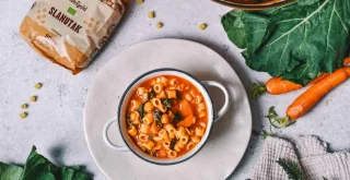 Topla čičerikina enolončnica – popolna spremljava za mrzle zimske dni!