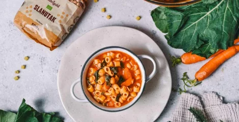 Topla čičerikina enolončnica – popolna spremljava za mrzle zimske dni!