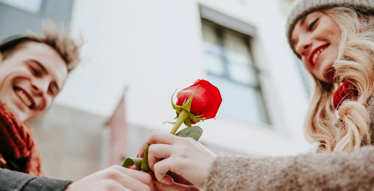 Navdih za popolno valentinovo v dvoje - od drsanja do popolnega večera doma