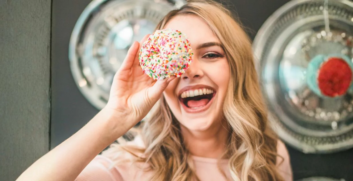 Po krofih in čokoladi sledi reset – 10 pametnih grižljajev za vitko linijo!