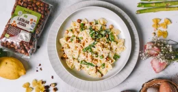 Testenine z beluši, zrnatim sirom in lešniki, ob katerih se prebudijo prave skomine!