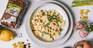 Testenine z beluši, zrnatim sirom in lešniki, ob katerih se prebudijo prave skomine!