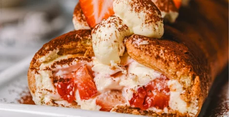 Tiramisu rolada z jagodami