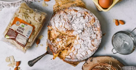 Marcipanova pita prinaša grižljaje, polne presenetljivega užitka!