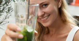 Dva tedna sem uživala pšenično travo – poglej, kaj se je v resnici zgodilo