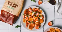 Mini palačinke z jagodami (brez glutena)