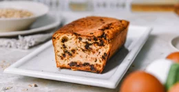 Ovseni bananin kruh z zrnatim sirom