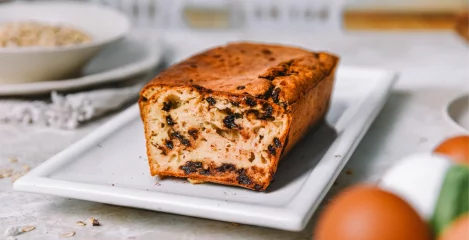 Ovseni bananin kruh z zrnatim sirom