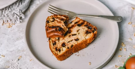 Ovseni bananin kruh z zrnatim sirom