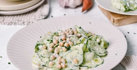 Tzatziki solata s čičeriko