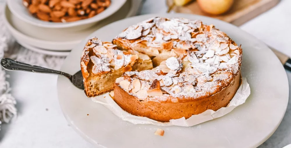 Recept za ovseni kolač z mandlji in hruškami