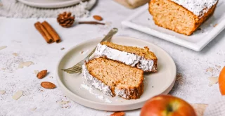 Ko zadiši po ovsenem kolaču z jabolki in cimetom, se mu je težko upreti!