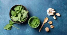 Pesto iz koprive - vir vitaminov in mineralov
