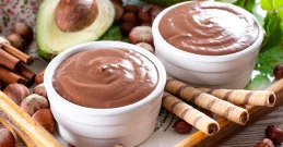 Presni puding z avokadom