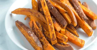 Palčke iz sladkega krompirja - popoln fingerfood za otroke in odrasle